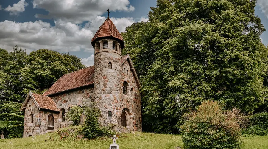 Rasząg – Urokliwa Wieś w Okolicach Biskupca